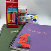 Lotto Scuola Cancelleria – 2 Notebook + 50 Pennarelli Carioca + 22 Pastelli Faber-Castell + Gomme ed Evidenziatori Pelikan